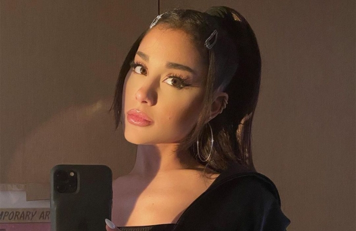Ariana Grande Donasikan Rp 71 Miliar untuk Terapi Kesehatan Mental