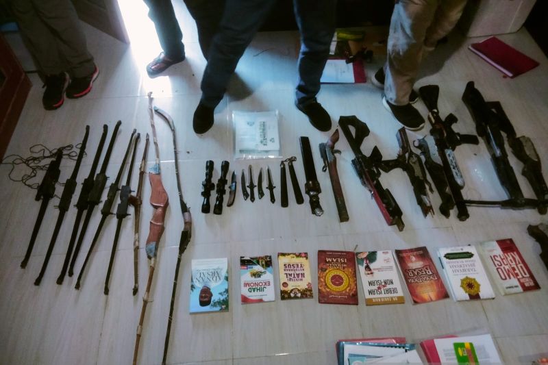 Densus 88 Tangkap 5 Terduga Teroris Jaringan JI di Sulteng