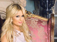 Lihat nih Cincin Tunangan Paris Hilton, Gede Banget!