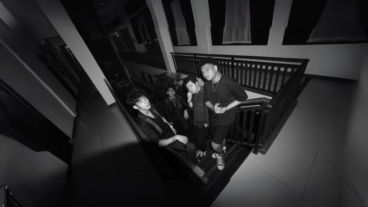 Initial Ways Bicara 'Friends With Benefits' di Single Terbaru