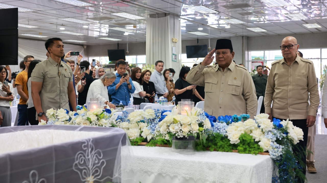 Beri Penghormatan Terakhir untuk Kwik Kian Gie, Prabowo: Tokoh Luar Biasa, Beliau Banyak Beri Nasihat