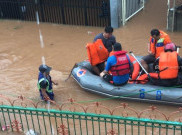 Masih Digenangi Banjir, Warga Pesanggrahan Kekurangan Air Bersih