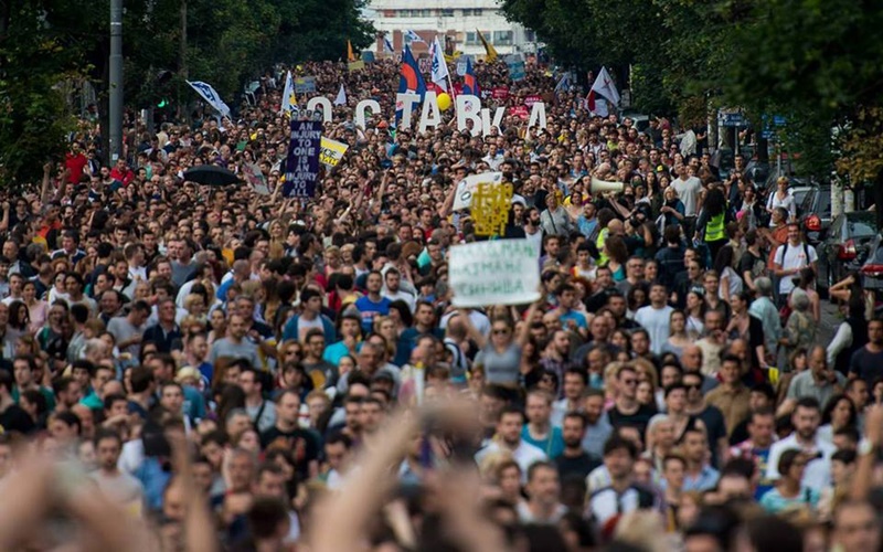 Ribuan warga turun ke jalan di Beograd
