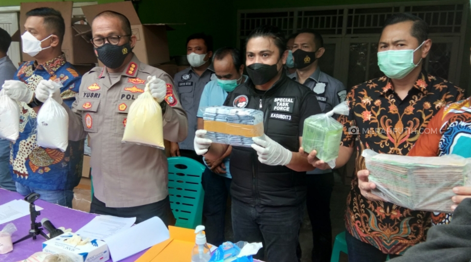 12 Pelaku Pembuatan Kosmetik Kecantikan Ilegal Ditangkap di Bekasi