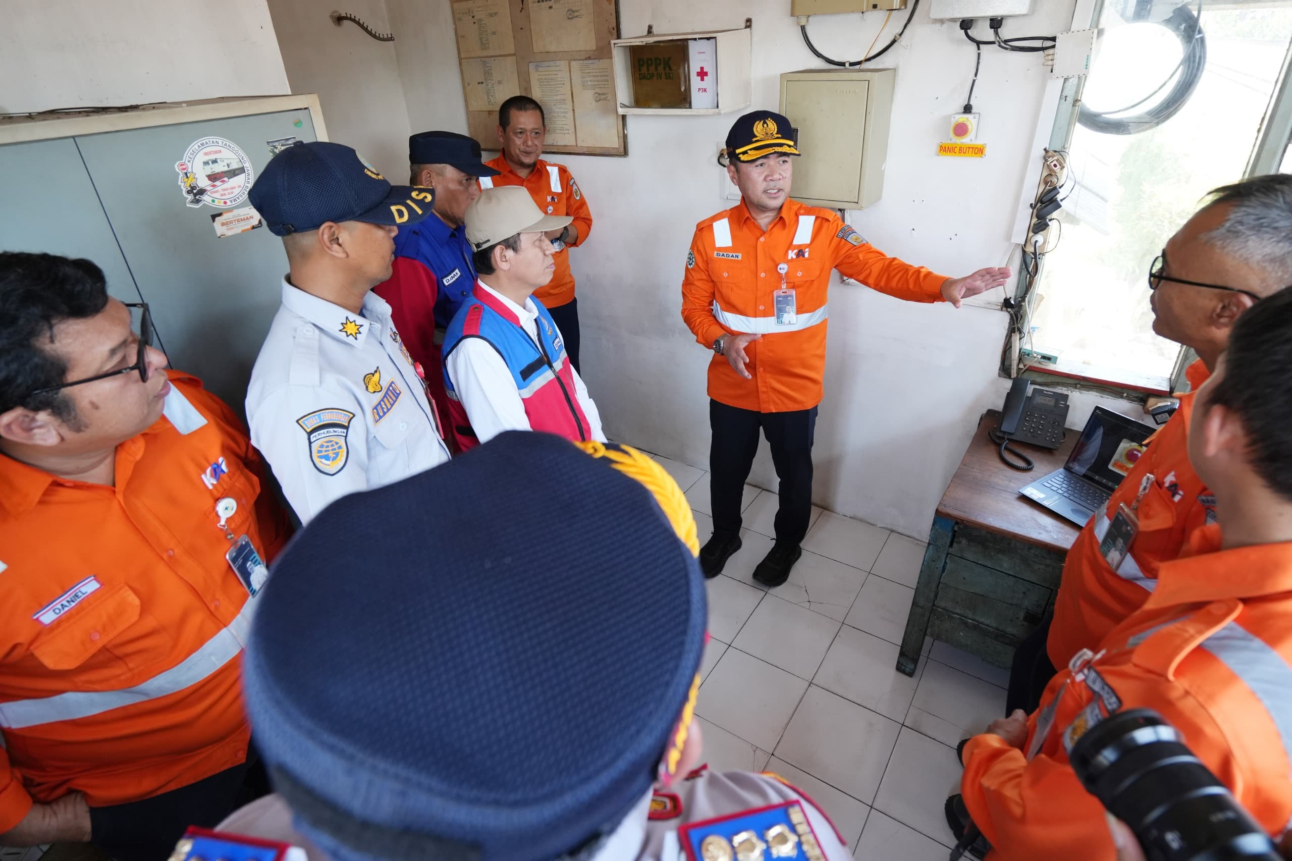 Tingginya Minimalisasi Kecelakaan di Perlintasan Sebidang, KAI dan DJKA Uji Coba Sistem Panic Button di Semarang