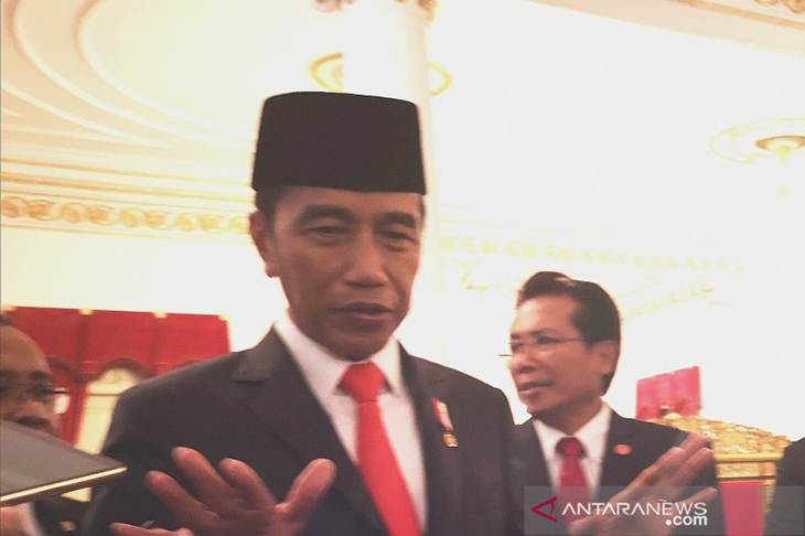Presiden Jokowi memberikan keterangan usai pelantikan Wantimpres di Istana Negara Jakarta, Jumat (13/12/2019) (Agus Salim)
