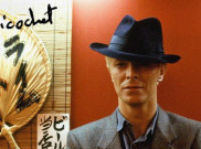 Setelan Jas Ikonik David Bowie akan Dilelang