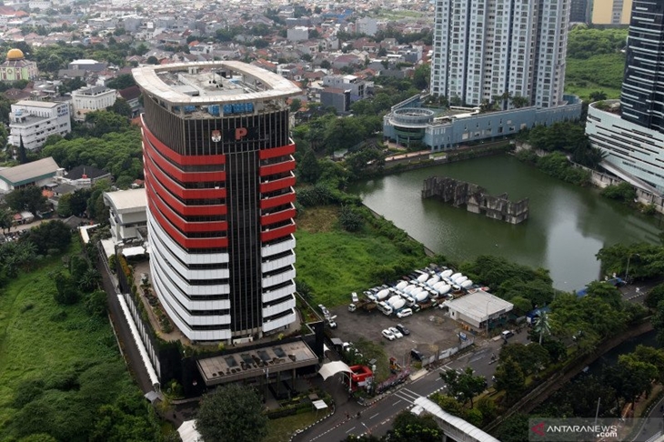 Suasana Gedung Merah Putih kantor Komisi Pemberantasan Korupsi (KPK) terlihat dari ketinggian di kawasan Kuningan, Jakarta, Jumat (12/3/2021). ANTARA FOTO/Indrianto Eko Suwarso/foc.