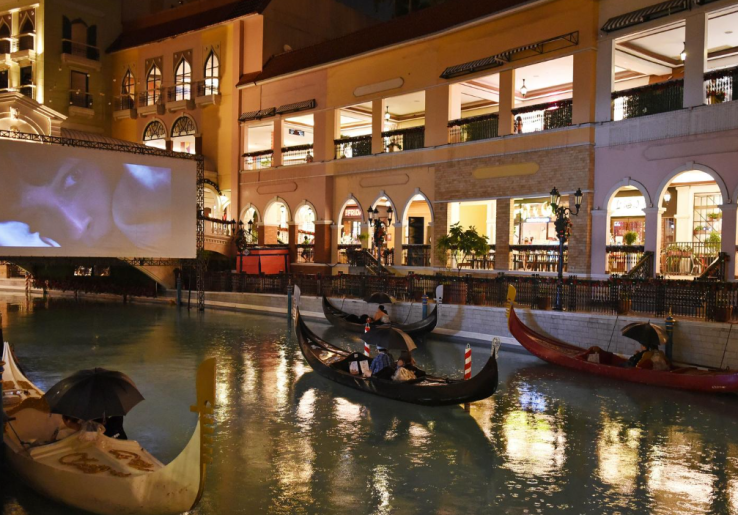 Begini Asyiknya Nonton Bioskop Menumpang Gondola