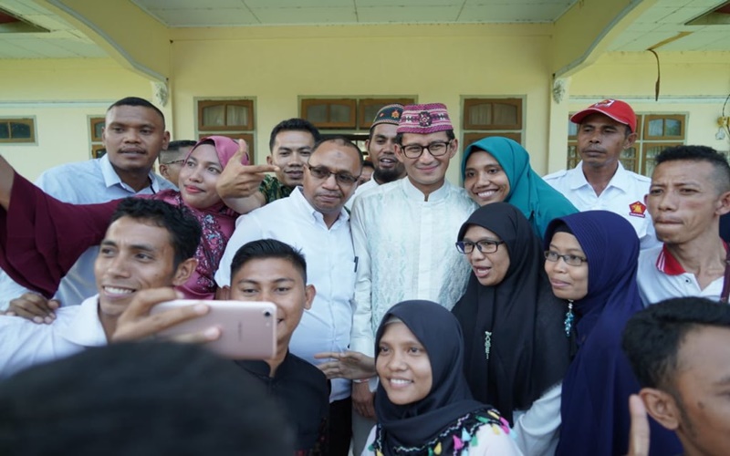Cawapres Sandiaga Uno bersama masyarakat Labuan Bajo