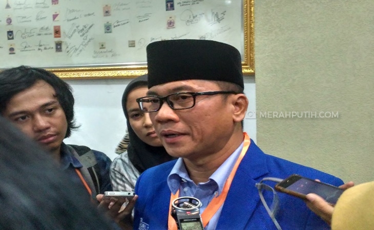 Ketua DPP PAN Yandri Susanto di Kantor KPU RI Jakarta (MP/Fadhli)
