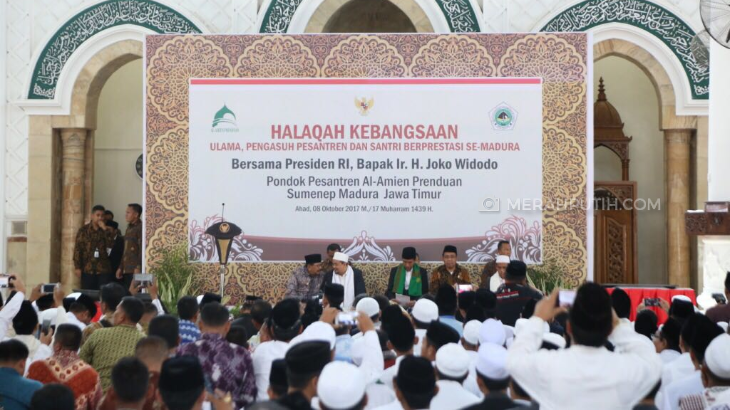 Presiden Jokowi Dikukuhkan Sebagai Keluarga Kehormatan Ponpes Al-Amien