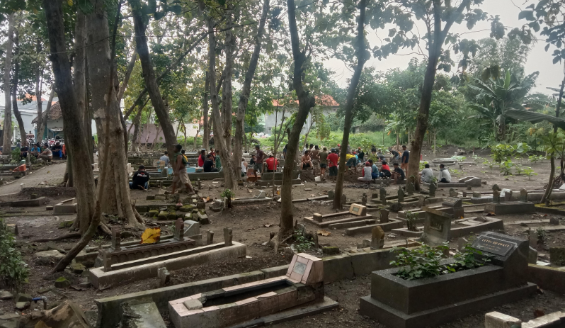 Puluhan Warga Jadi Korban Kecelakaan Bus, Kampung Benowo Surabaya Berduka 