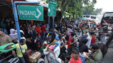 Lonjakan Pemudik di Terminal Kalideres