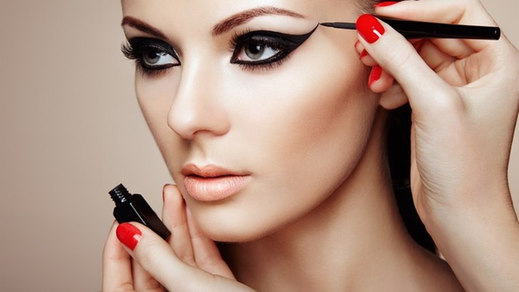 Pemula Kerap Lakukan Kesalahan ini bila Bermakeup