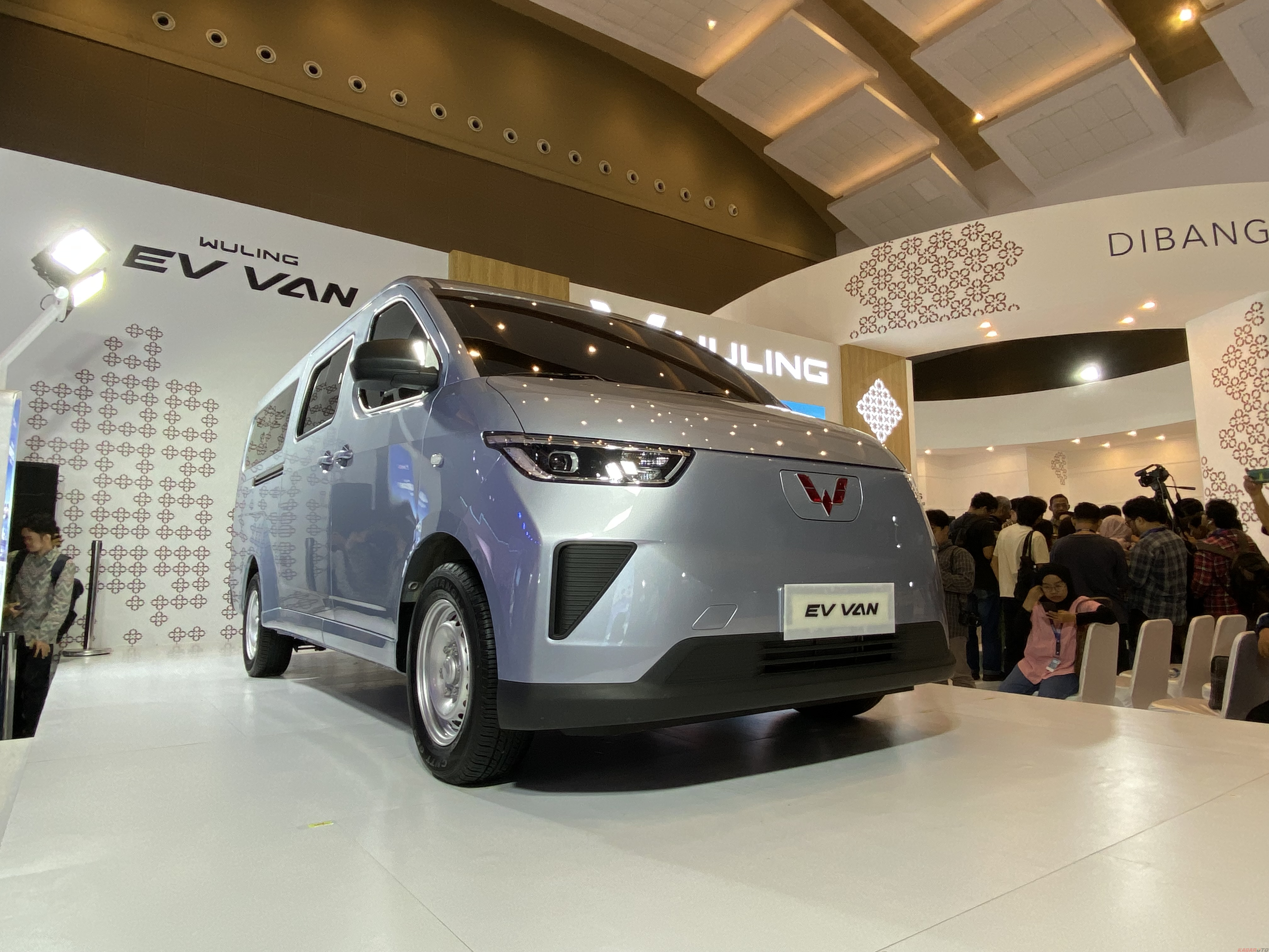 Wuling Jadikan PEVS 2025 untuk Gebrak Pasar Kendaraan Komersial dengan EV Van: Kabin Luas, Baterai MAGIC, Pengisian Cepat