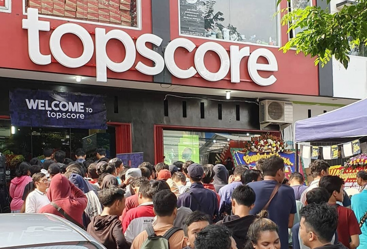 Di Tengah Pandemi, Toko Sepatu Topscore Berani Jual Sepatu dan Beri Ilmu