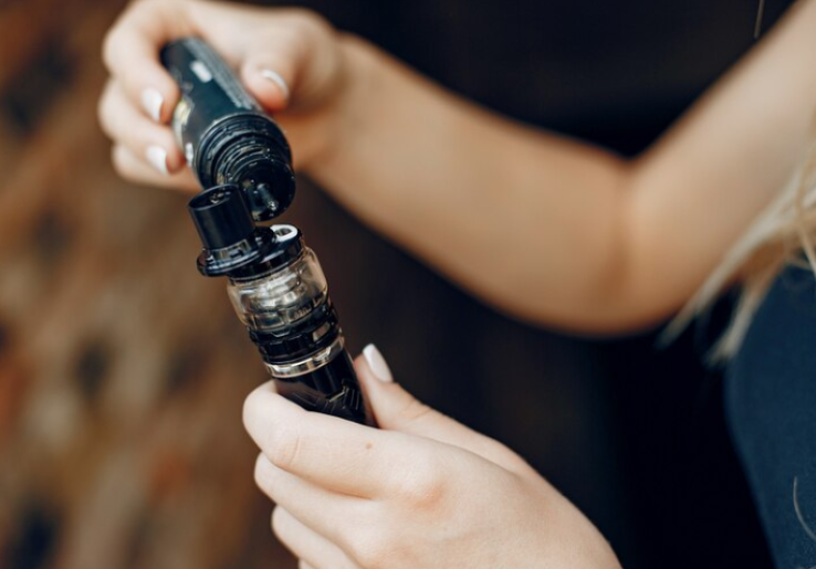 Penelitian Klaim Rokok Elektrik Jadi Jawaban Ampuh Berhenti Merokok, Tingkat Keberhasilan Hampir Tiga Kali Lipat dari Terapi NRT