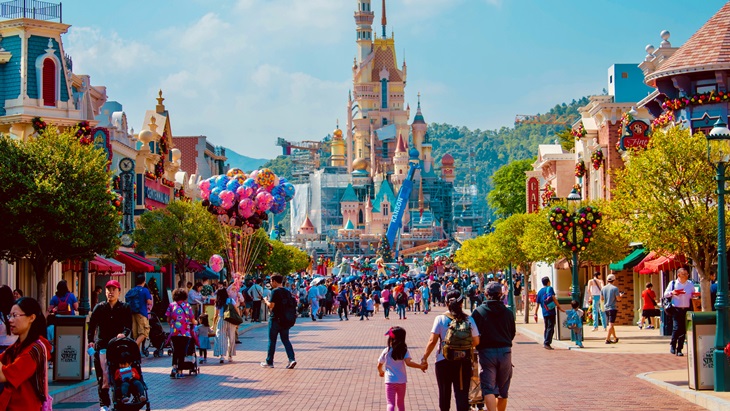 Pengunjung Disneyland dan Disneyworld Harus Tetap Pakai Masker Meski Sudah Vaksin