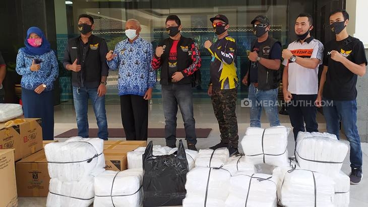 Puluhan Komunitas di Yogyakarta Sumbang APD Untuk Tim Medis
