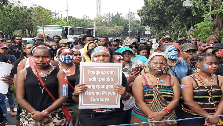 Demo di Depan Istana, Mahasiswa Papua Teriakan 'Papua Merdeka Papua Merdeka'