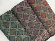 Songket yang Penuh dengan Benang Emas dan Perak