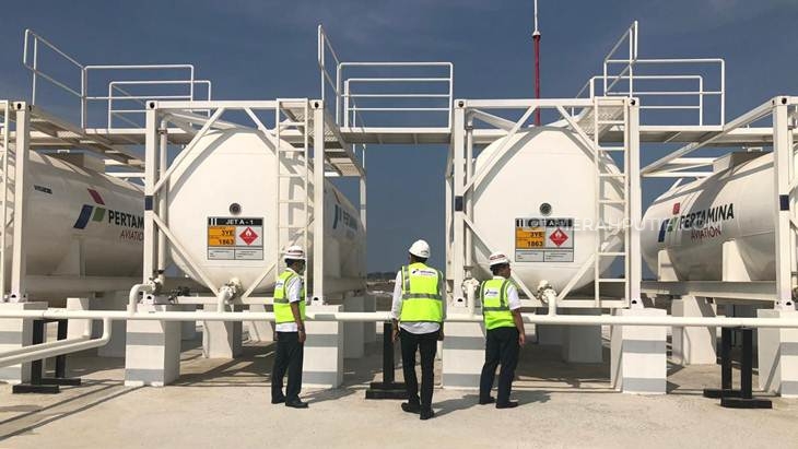 PT Pertamina (Persero) wilayah Marketing Operation Region IV mengecek pasokan BBM, Jumat (17/4). (MP/Ismail)