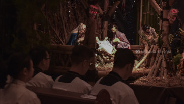 Misa Malam Natal di Gereja Santo Laurensius