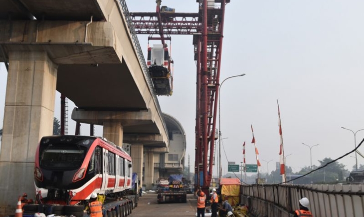 Damkar Tak Ikut Naik ke Lintasan Rel Kereta untuk Evakuasi LRT Jabodebek
