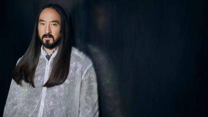 Steve Aoki Ajak Angela Aguilar dalam 'Invitame A Un Cafe'