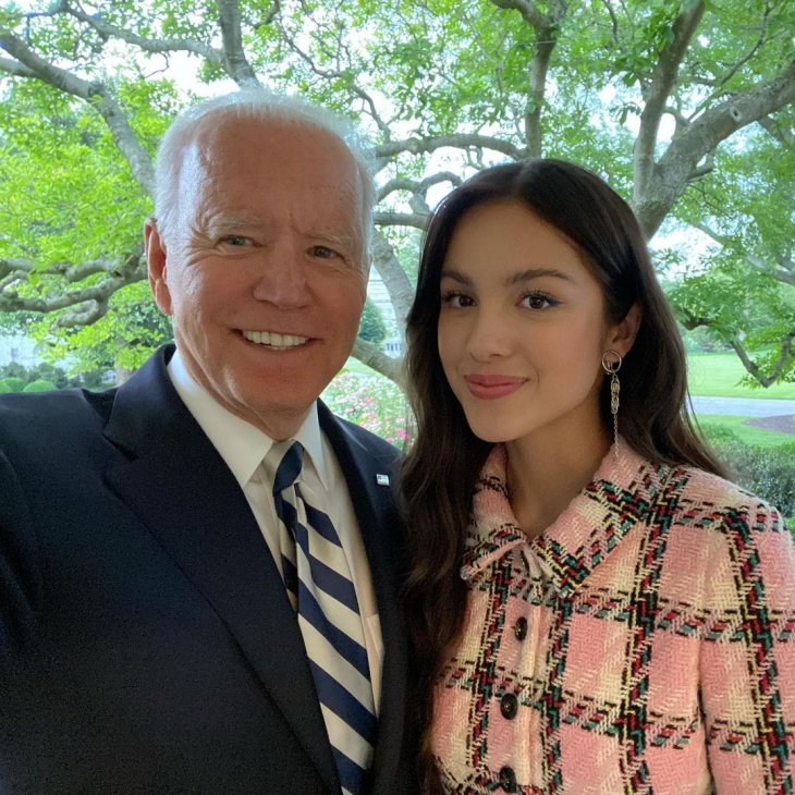 Olivia Rodrigo Tampil Vintage saat Berkunjung ke Gedung Putih