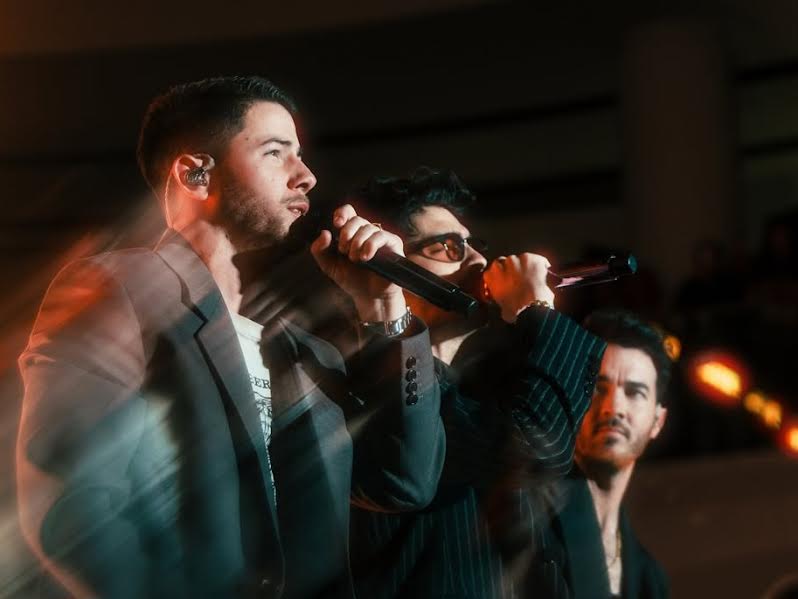 Jonas Brothers, Boyz II Men, dan FITZ Guncang Ulang Tahun Emas Disneyland