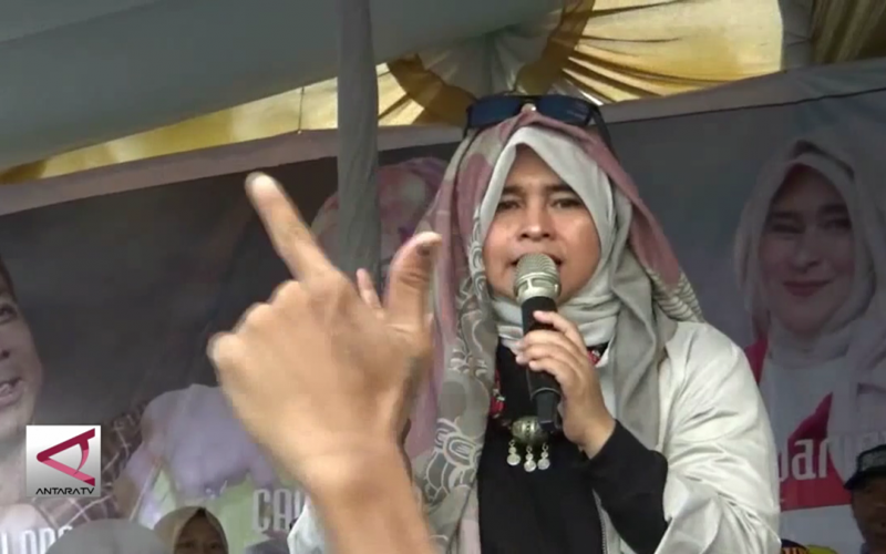 Tampil Berorasi, Neno Warisman Ajak Emak-Emak Nginap di Bawaslu