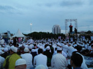 Anies Sambut Ribuan Alumni 212 di Monas