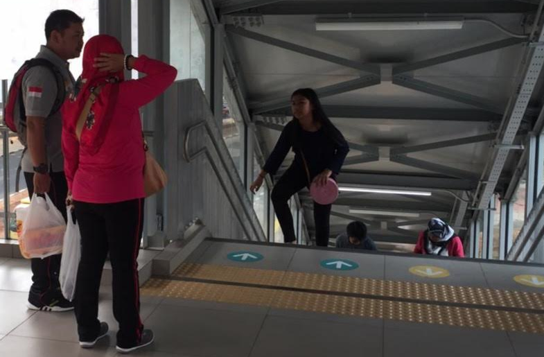 Lampu Mati, 4 Rangkaian Kereta MRT Terhenti Penumpang Dievakuasi