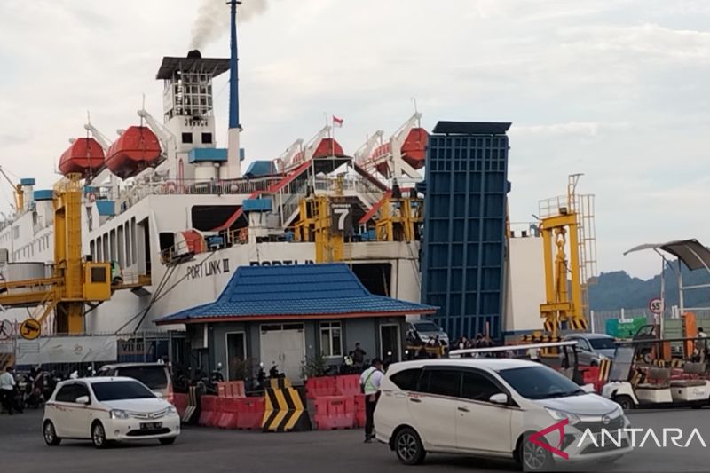 Gelombang Arus Balik Pemudik Pejalan Kaki Mulai Padati Bakauheni