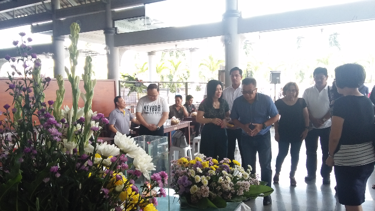 Sanak keluarga dan kerabat Hari Darmawan