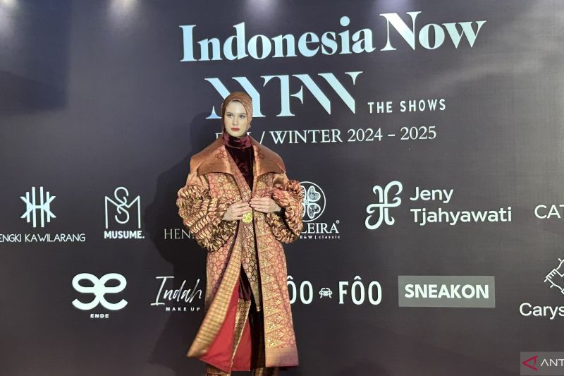 Busana Ratoeh Jaroe dari Jeny Tjahyawati