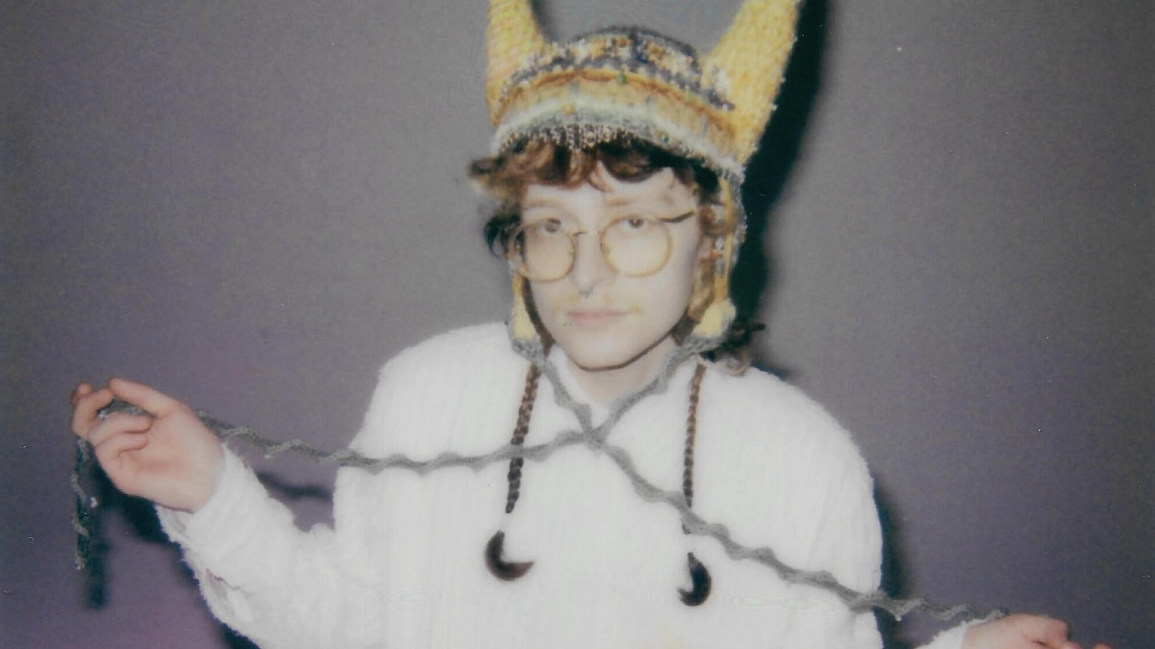 Album 'Running With Scissors': Fase Dewasa Cavetown yang Penuh Emosi dan Refleksi