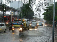 Underpass Dukuh Atas Banjir, Kendaraan Tidak Bisa Lewat