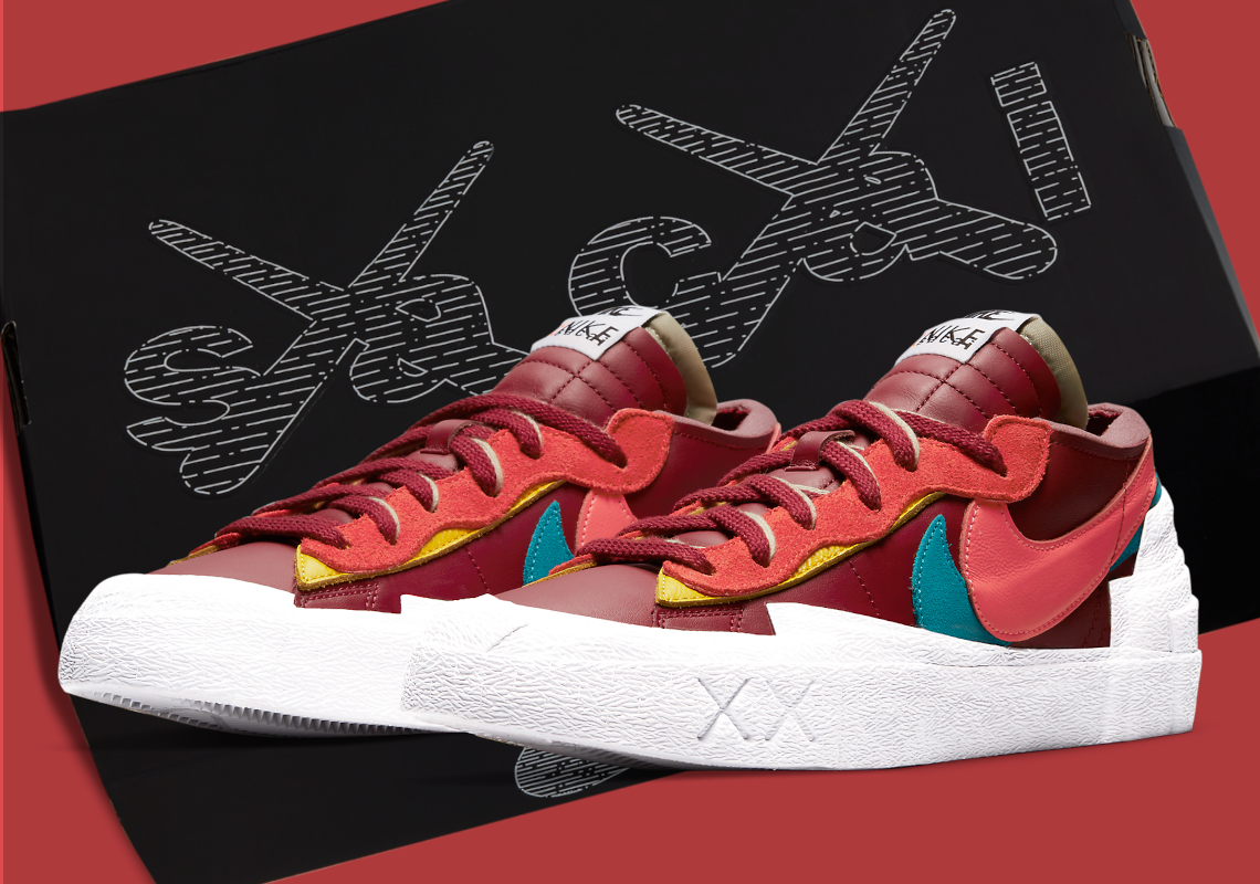 The KAWS x sacai x Nike Blazer Low Team Red. (Foto Sneaker News)