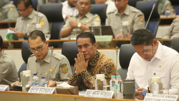 Raker Mentan Amran Sulaiman dengan Komisi IV DPR Bahas Target Swasembada Pangan 