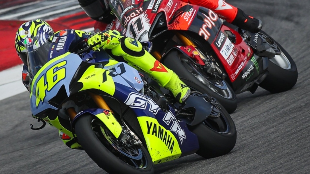 Valentino Rossi Turun Gunung, Geber Yamaha R1 di Portimao