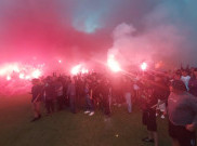 Persis Solo Dapat Dukungan Penuh dari Suporter, Flare Membara di Latihan Terakhir