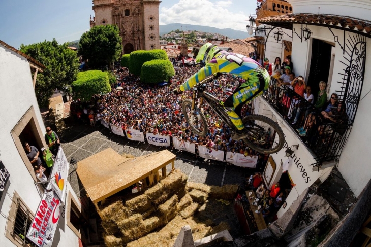 Lansekap kota menjadi favorit spot untuk perlombaan. (Foto: redbull)