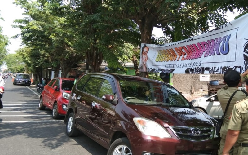 Spanduk dukungan terhadap Gibran Rakabuming Raka di Pilwalkot Solo 2020 dicopot Satpol PP