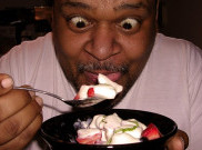 5 Faktor yang Membuatmu Sering Merasa Lapar di Malam Hari