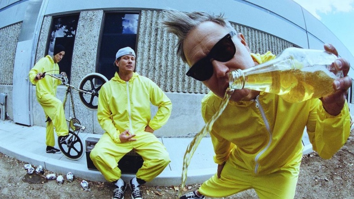 Travis Barker Kabarkan Album Baru Blink-182 Segera Rampung
