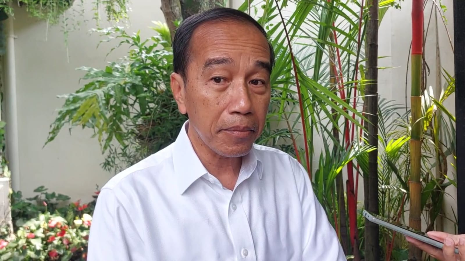 Jokowi Menunjukkan Ijazah Semua Jenjang Pendidikan ke Jurnalis, Jurnalis Tidak Bisa Mendokumentasikan