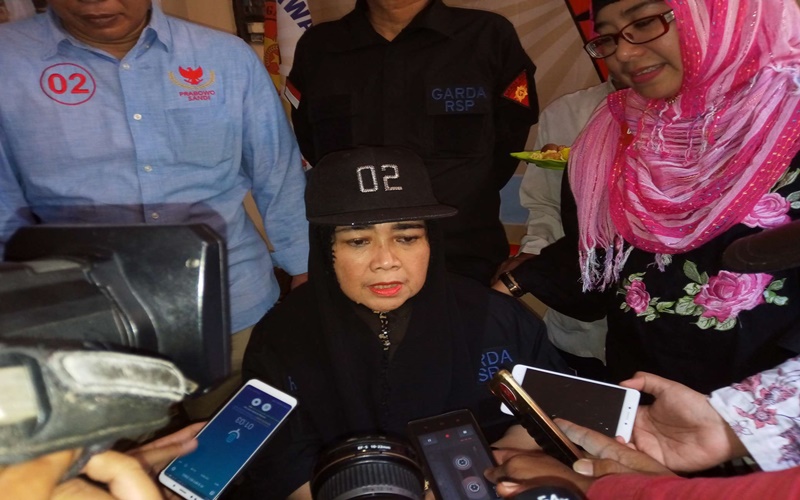 Rachmawati memberikan keterangan kepada awak media